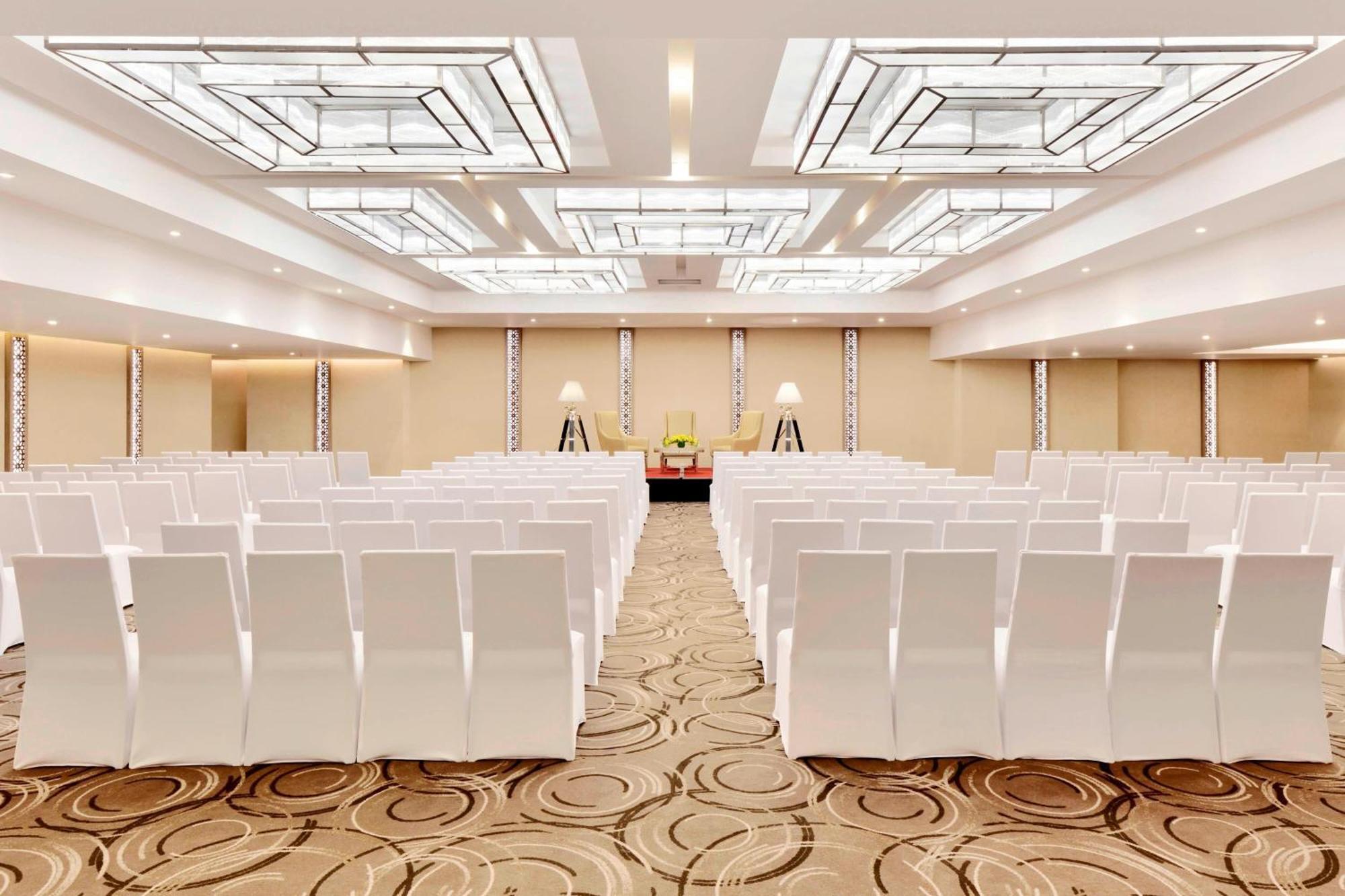 Hotel Courtyard By Marriott Bengaluru Hebbal Exterior foto